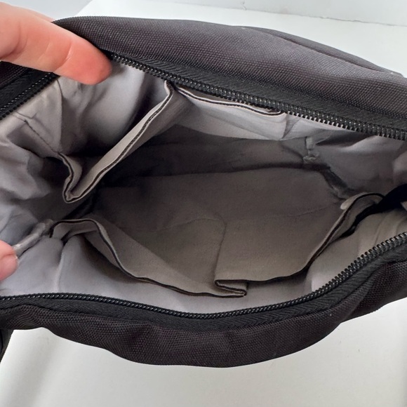 Travelon Anti-Theft Messenger bag medium black - Picture 4 of 14